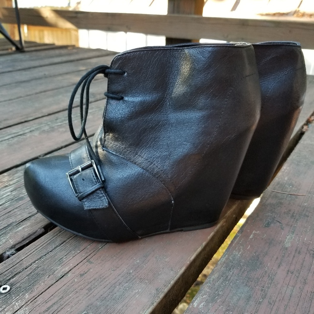 STEVE MADDEN Alva Platform Wedge Boots 🖤